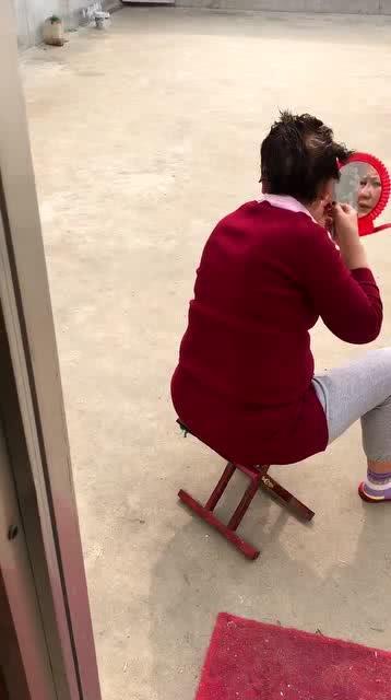 王阿姨吃瓜群众,吃瓜群众的智慧与生活