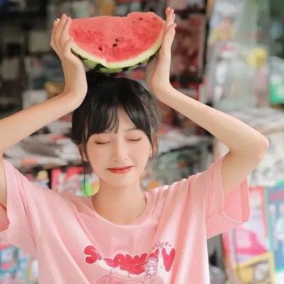 做梦吃瓜女孩图片,瓜田里的奇幻美食之旅
