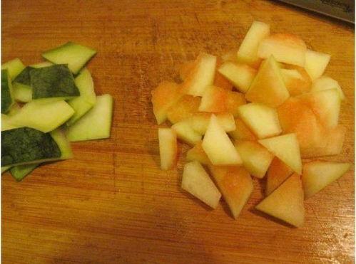 吃瓜配鸡肉吃,夏日美食新风尚